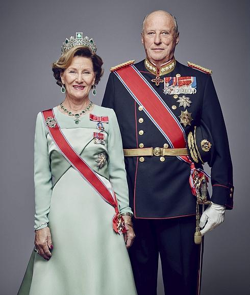 Los reyes Harald V y Sonia de Noruega. 