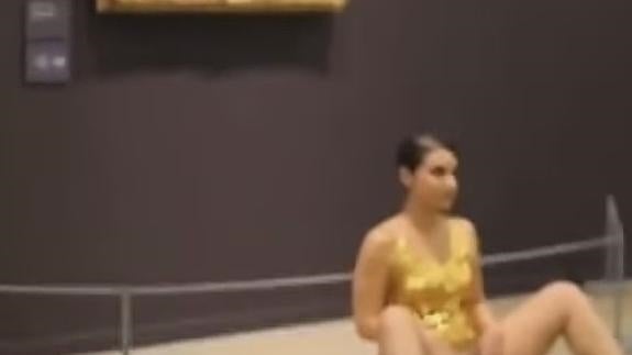 La artista luxemburguesa Deborah de Robertis, en una captura de vídeo.