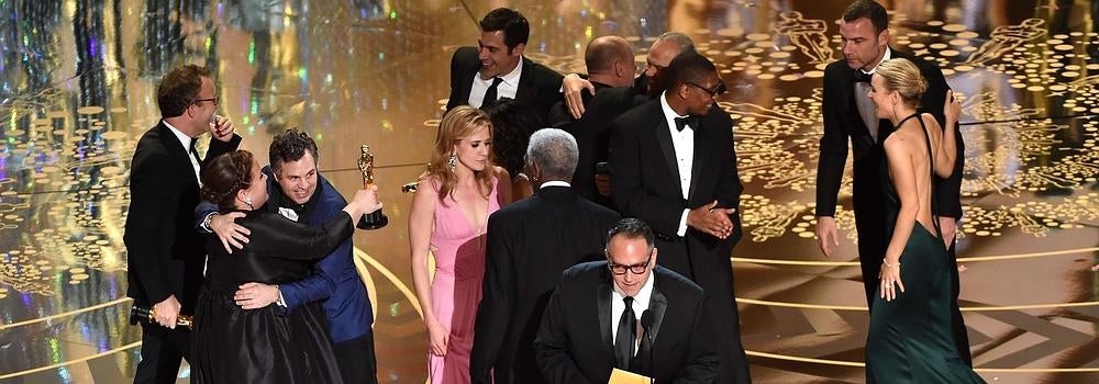 Emmanuel Lubezki, Leonardo DiCaprio y Alejandro González Iñárritu posan con el premio.