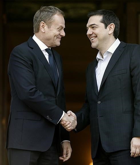 Donald Tusk y Alexis Tsipras, hoy, en Bruselas.