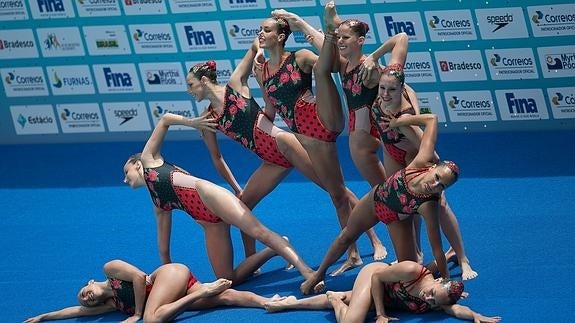 Las nadadoras españolas, durante la competición. 