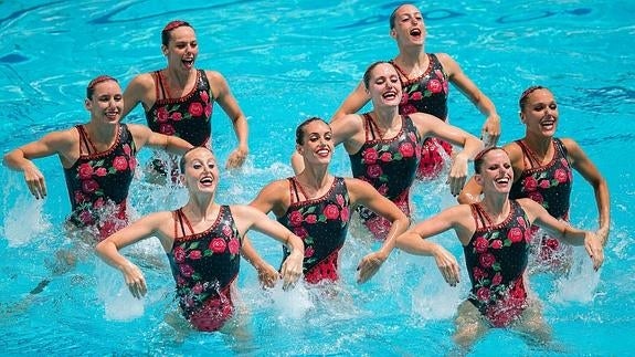 Las nadadoras españolas, durante la competición. 