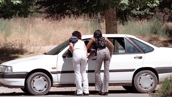 Mujeres ejerciendo la prostitución en Madrid. 