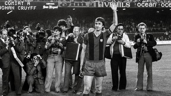 Cruyff, durante un partido con el Barcelona. 