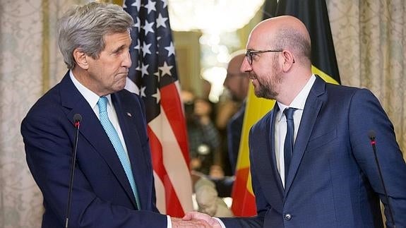 John Kerry, junto a Charles Michel.