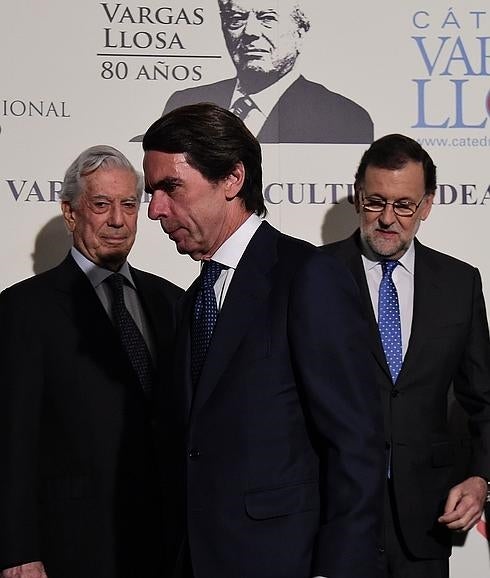 Aznar pasa por delante de Vargas Llosa y Rajoy. 