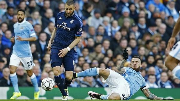 Benzema, durante el partido ante el City. 