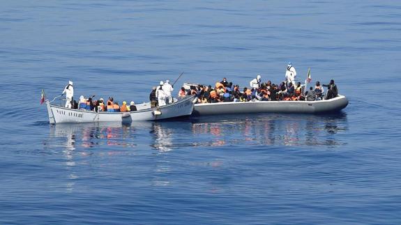 Al menos 3.770 personas murieron en 2015 atravesando el Mediterráneo.