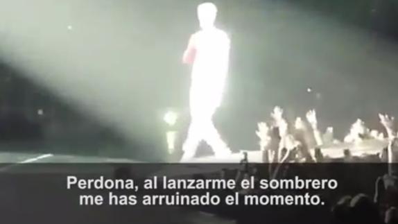 Una captura del vídeo en el que Justin Bieber se queja del regalo.