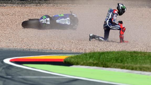 Jorge Lorenzo, tras su caída en los entrenamientos del Gran Premio de Alemania. 