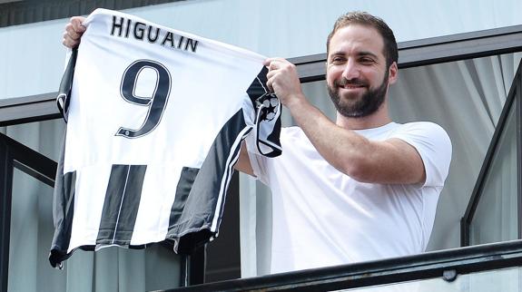 Higuaín, durante su presentación. 