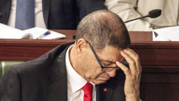 Habib Essid, durante la votación de la moción de censura.