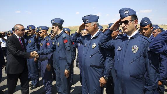 El presidente turco, Recep Tayyip Erdogan, durante una visita a la sede de las fuerzas especiales en Ankara. 