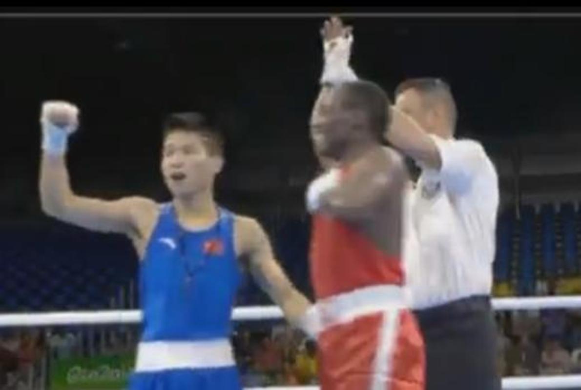 Un boxeador chino celebra la 'victoria' antes de tiempo