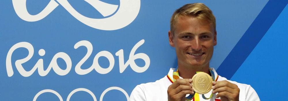 Marcus Walz posa con la medalla de oro. 