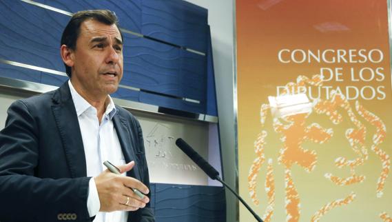 Fernando Martínez-Maillo en rueda de prensa tras la reunión con C's.