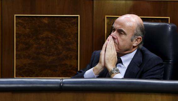 Luis de Guindos, durante la sesión de investidura de Mariano Rajoy.