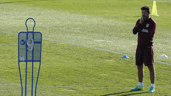 Diego Simeone, en el entrenamiento de este viernes. 