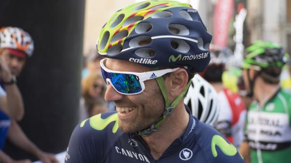 Alejandro Valverde seguirá en el equipo Movistar. 