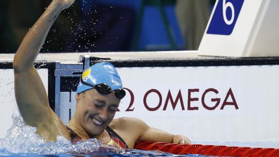 Mireia Belmonte celebra un triunfo. 