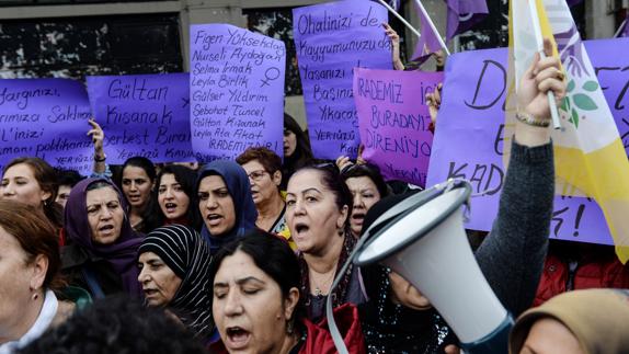 Manifestación de apoyo a los líderes del HDP detenidos