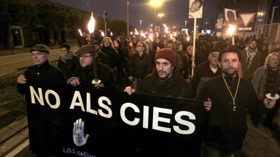 Manifestación para pedir el cierre del CIE de Barcelona.
