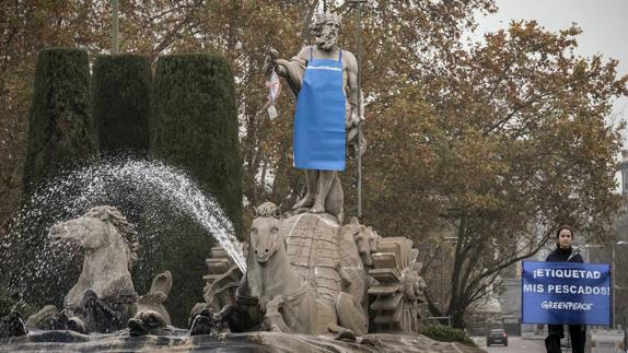 Fotografía facilitada por Greenpeace de la acción que han protagonizado activistas de la organización en Neptuno. 