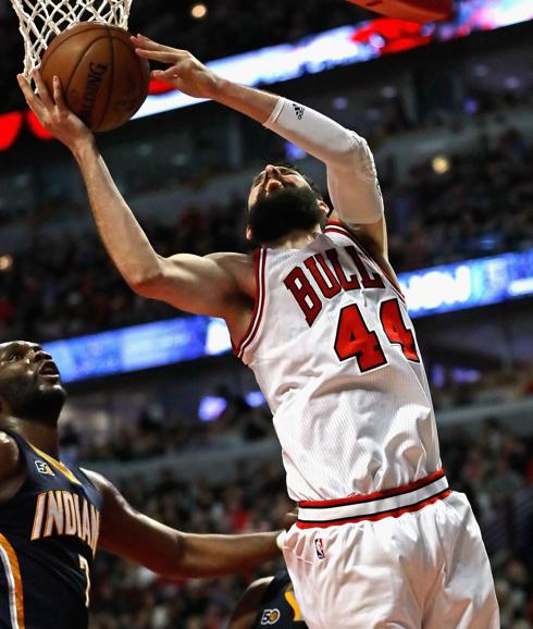 Mirotic, en una acción del partido ante los Pacers. 