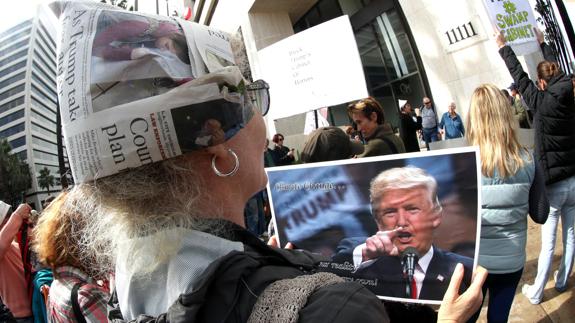 Manifestantes durante una protesta contra Trump. 