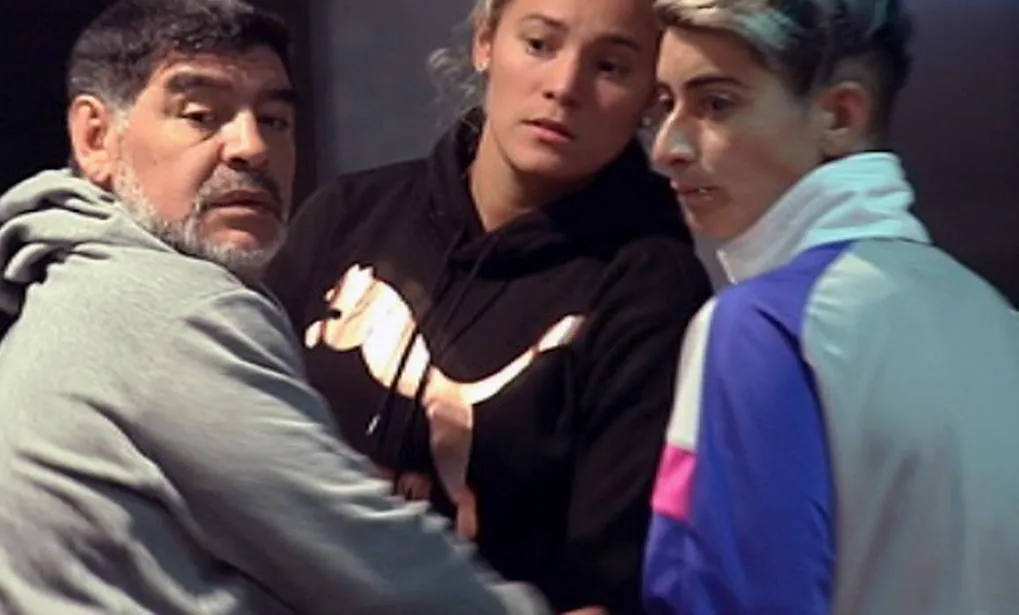 Maradona y Rocío Oliva, a la llegada a su hotel en Madrid. 