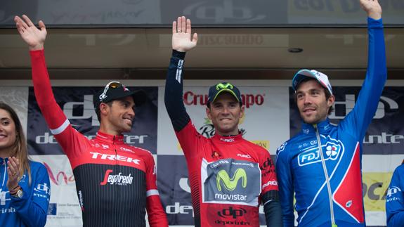 Alejandro Valverde, junto a Alberto Contador y Thibaut Pinot. 
