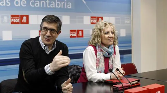 Patxi López en la reunión con la Ejecutiva del PSOE de Cantabria.