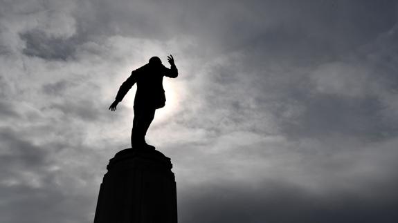 Una estatua del líder unionista Edward Carson.