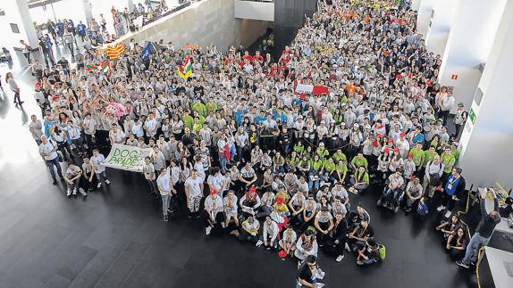 Cientos de participantes en la First Lego League.