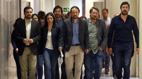 Pablo Iglesias, en el centro.