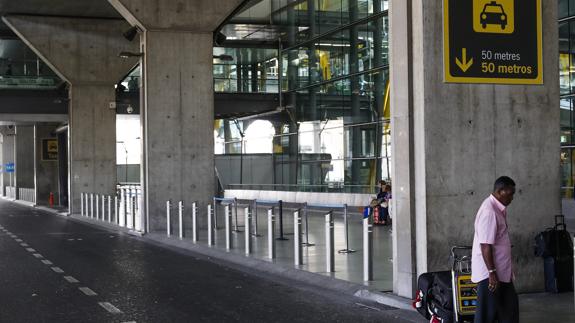 Paradas de taxis vacías en Barajas.