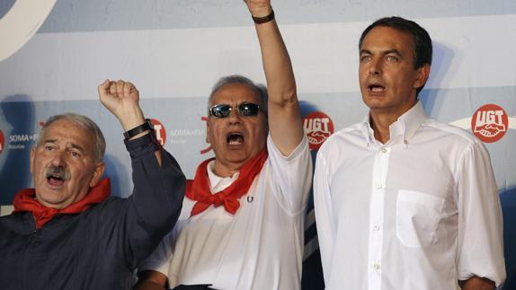 El líder minero Jose Angel Fernandez-Villa, junto a Alfonso Guerra y José Luis Rodríguez Zapatero.