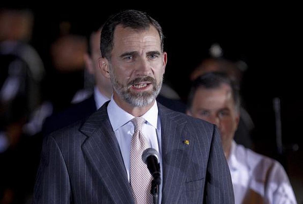 Felipe VI habla a su llegada hoy al Aeropuerto Internacional del estado de Veracruz. 