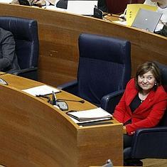 Boning junta a Castellano en un pleno de Les Corts.