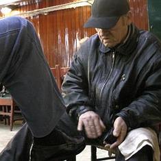 «Soy el único limpiabotas que queda en Valencia»