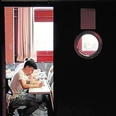 Estudiantes durante el selectivo en Valencia.