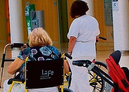 Las enfermeras llevan más de un año a la espera del listado de las oposiciones