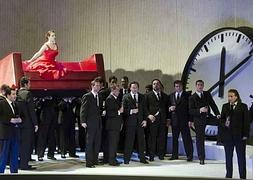 Un momento del ensayo de 'La Traviata'. / EFE