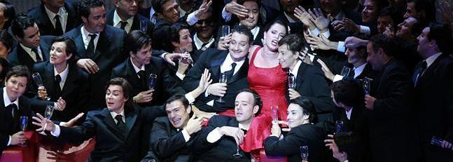 Representación de 'La Traviata' en el Palau de les Arts. / Juan J. Monzó