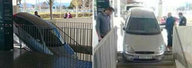 Un coche, atrapado en las escaleras peatonales del parking del hospital de Dénia