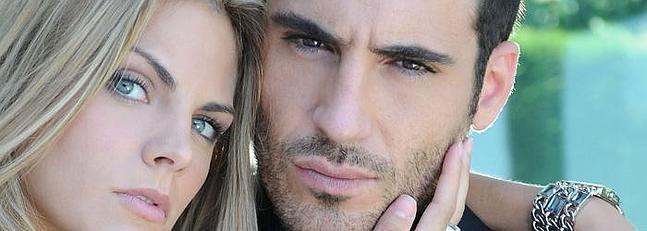 Amaia Salamanca y Miguel Ángel Silvestre 'El duque', en 'Sin tetas no hay paraíso'. / LP