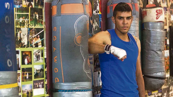 Dani Cuevas, en las instalaciones del Club de Boxeo Sedaví que dirige Paco Tamarit. 