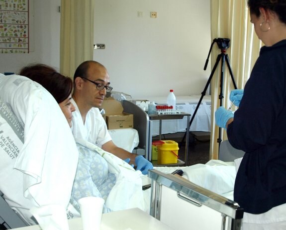 El primer ensayo clínico con 'páncreas artificial', con el doctor Rosetti. :: UPV