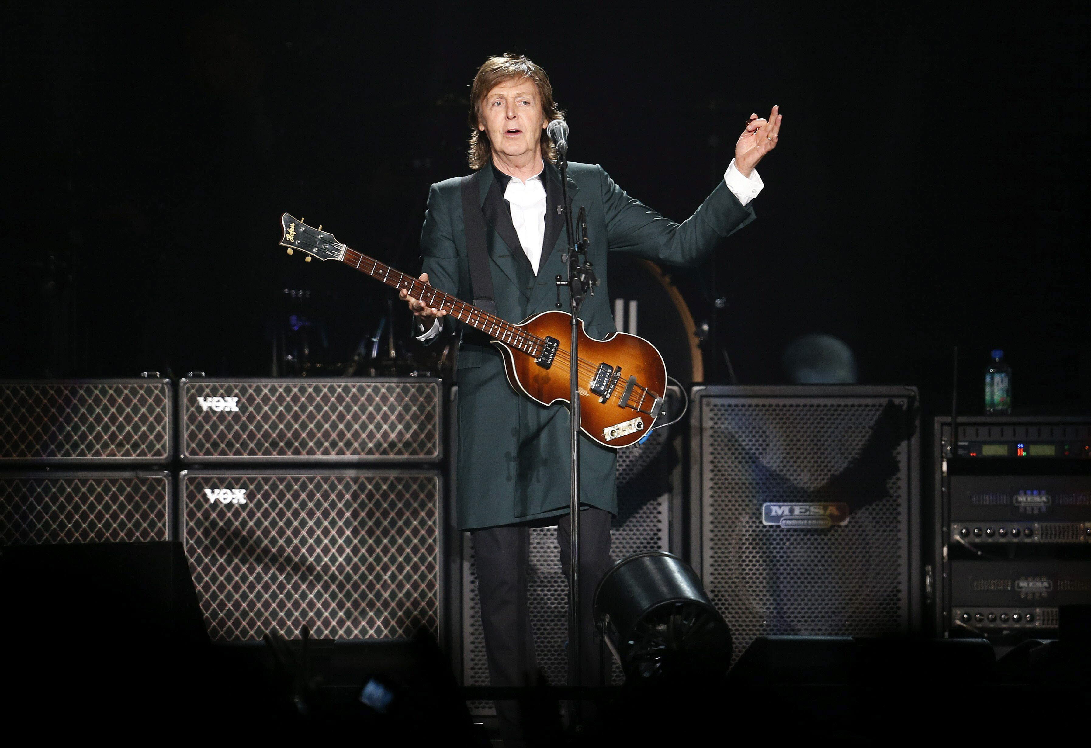 Paul McCartney durante una actuación en el Movistar Arena de Santiago de Chile. 