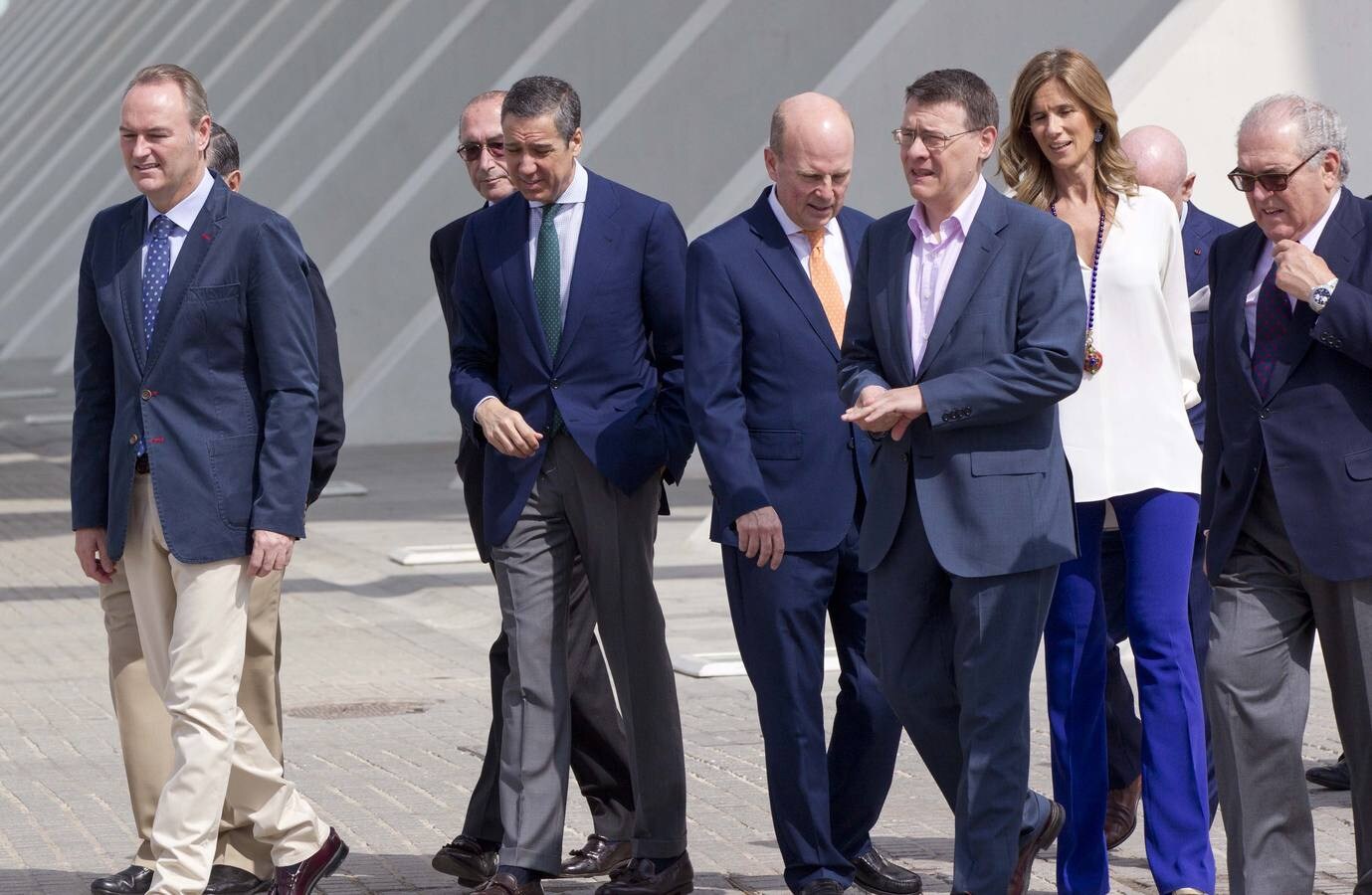 Fabra y varios de los participantes en el acto de hoy.